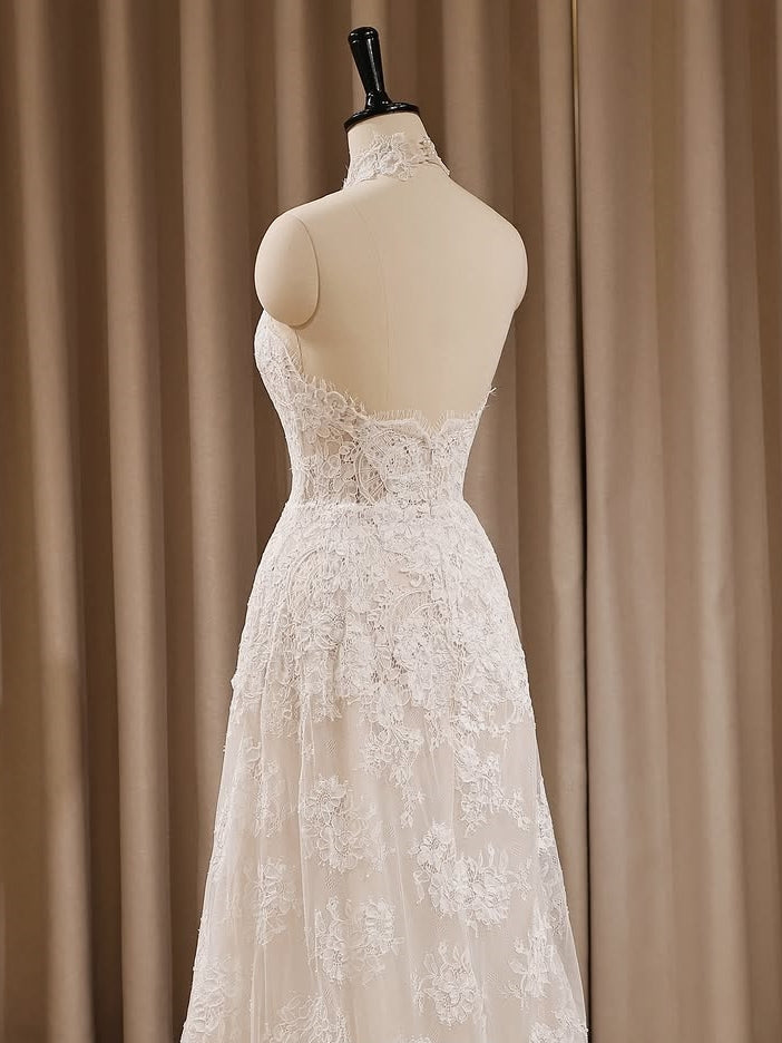 A-Line Halter Sleeveless Vintage Floral Lace Wedding Dress With Train