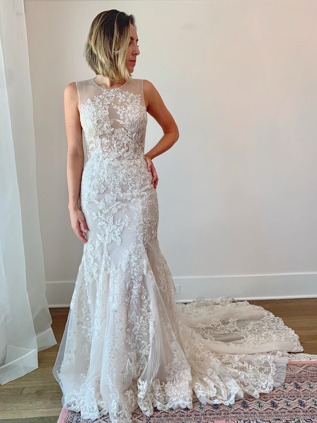 Illusion Neck Sleeveless Mermaid Lace Bridal Dress With Long Train