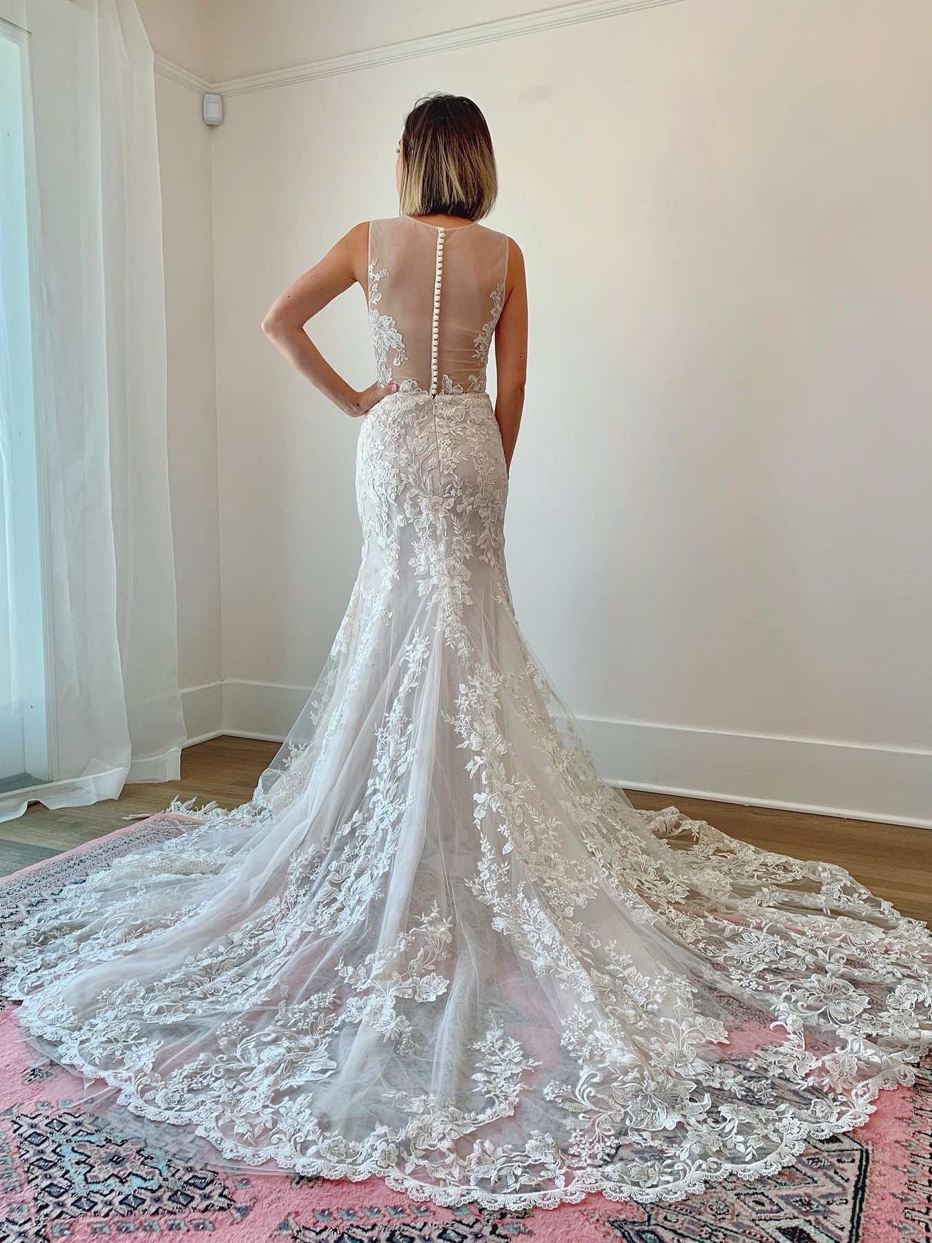 Illusion Neck Sleeveless Mermaid Lace Bridal Dress With Long Train