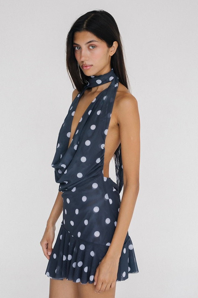 Relaxed Dress Inspired by Contemporary Streetwear Fashion 4