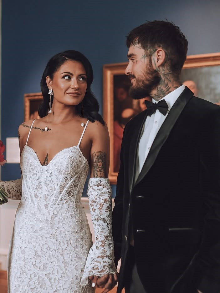 Vintage Thin Strap Lace Half Sleeves Mermaid Wedding Gown With Broad Train