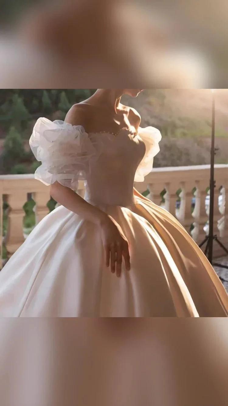 Vintage White Satin Wedding Dress Charming Wedding Dress (ZD13589)