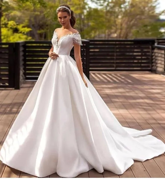 Princess Wedding Dress A Line Beaded Lace Appliques Bride Dresses Illusion Back Party Dress Long Train Wedding Gowns Ivory