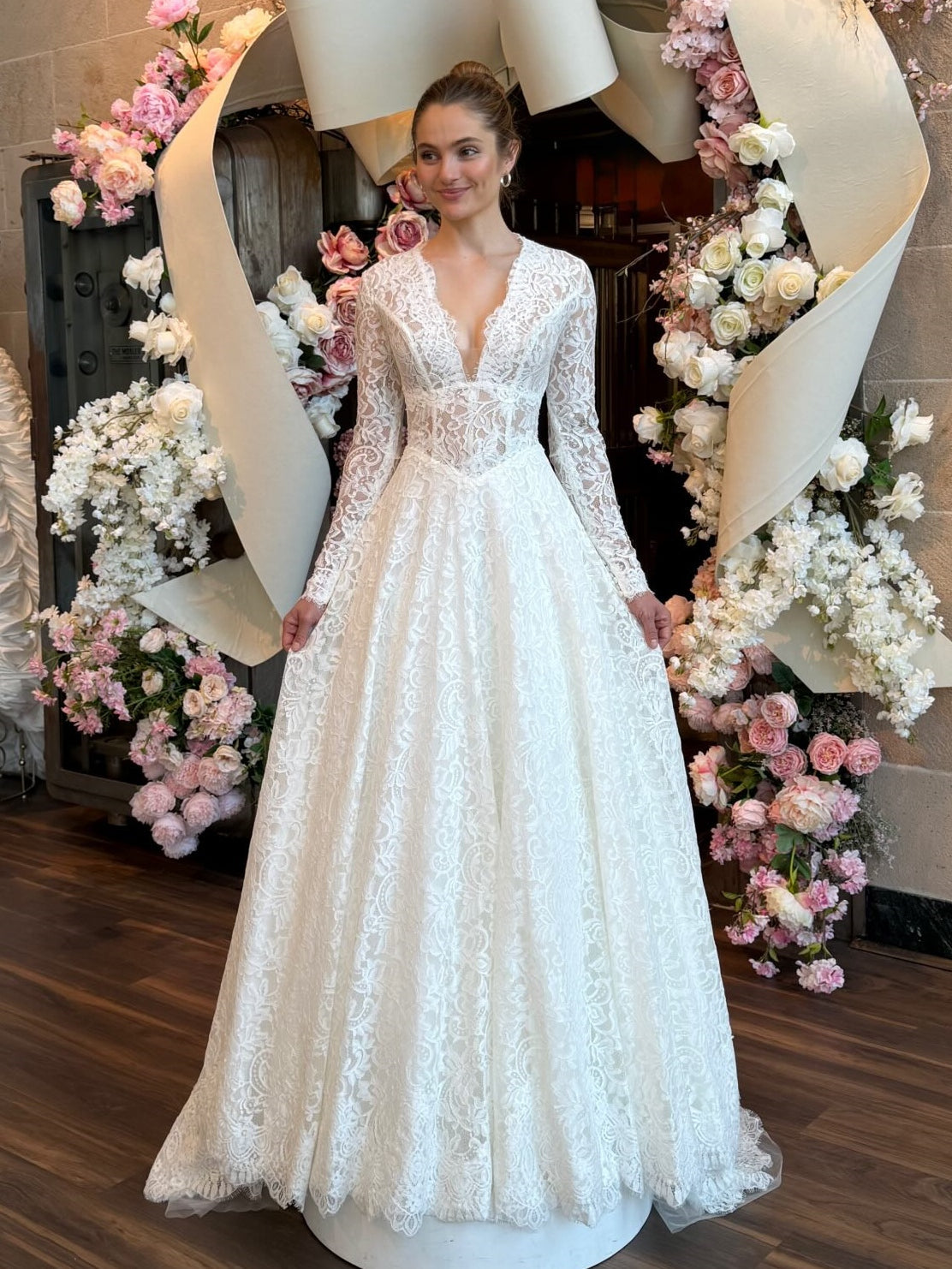 Lace V-Neck Long Sleeve Vintage Wedding Gown