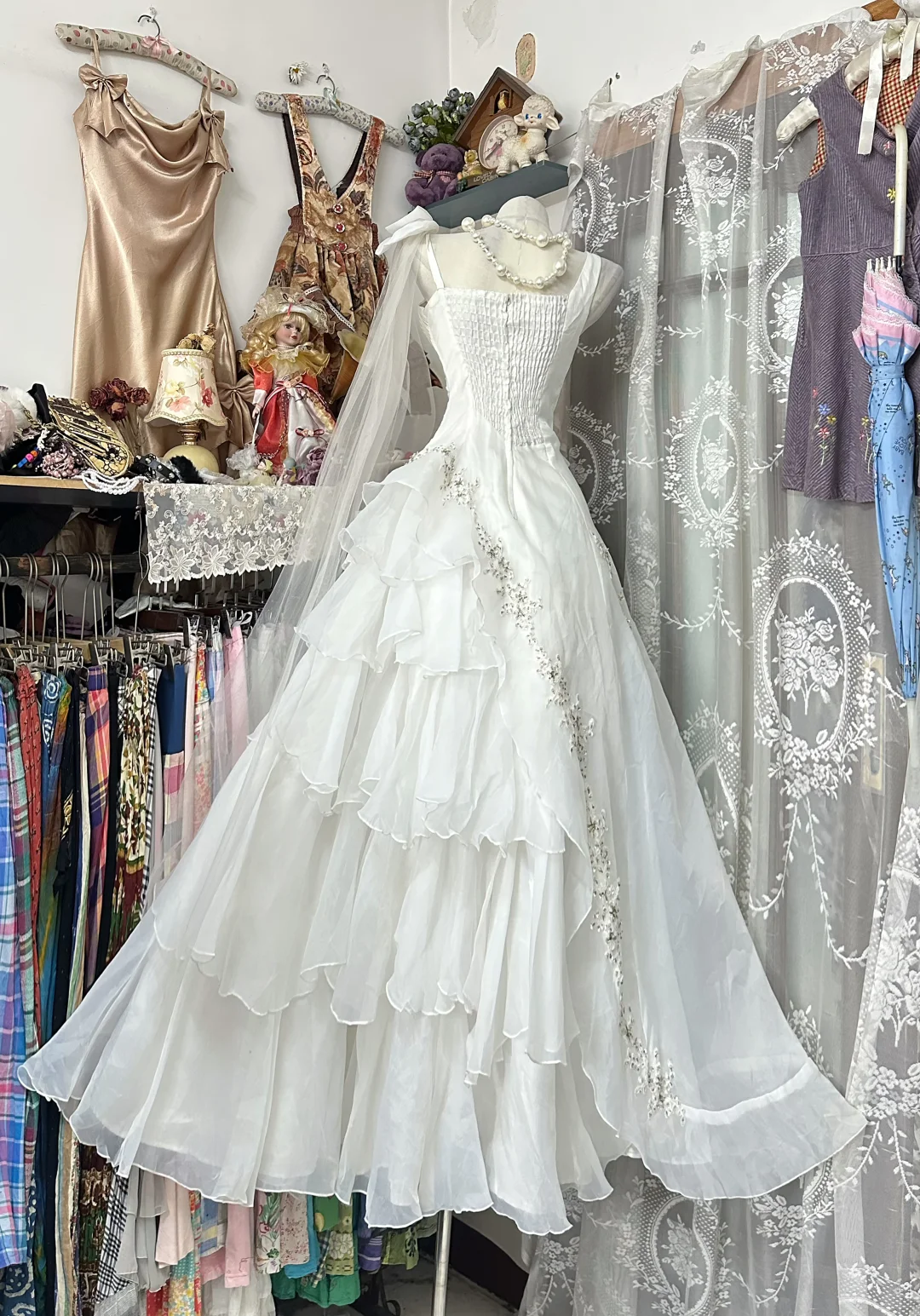 Spaghetti Straps White Chiffon Prom Dress With Appliques Ruffled Evening Dress J9621