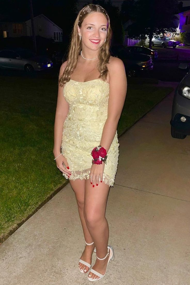 Pretty Strapless Yellow Tulle Lace Appliques Sheath Cocktail Dress Short Formal Graduation Homecoming Dress D083