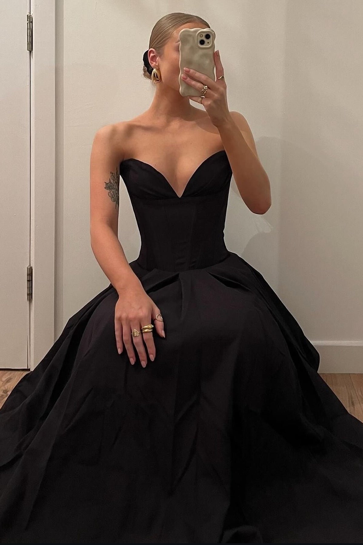 Trendy A-Line Sweetheart Black Tea-Length Corset Party Dress - FashionDia