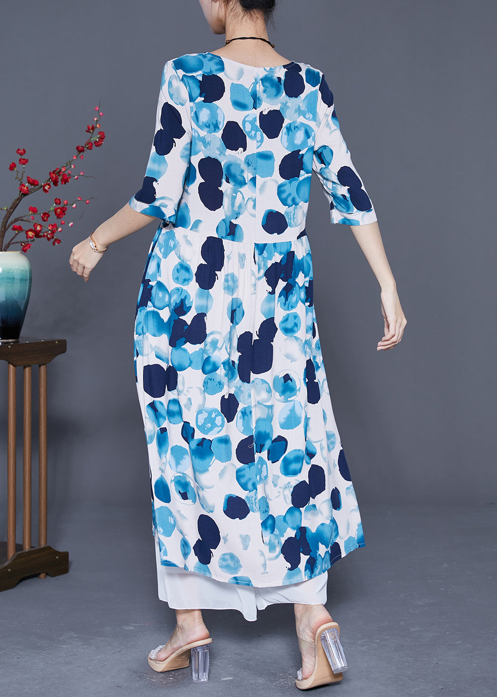 Effortlessly Elegant Dress with a Timeless Design