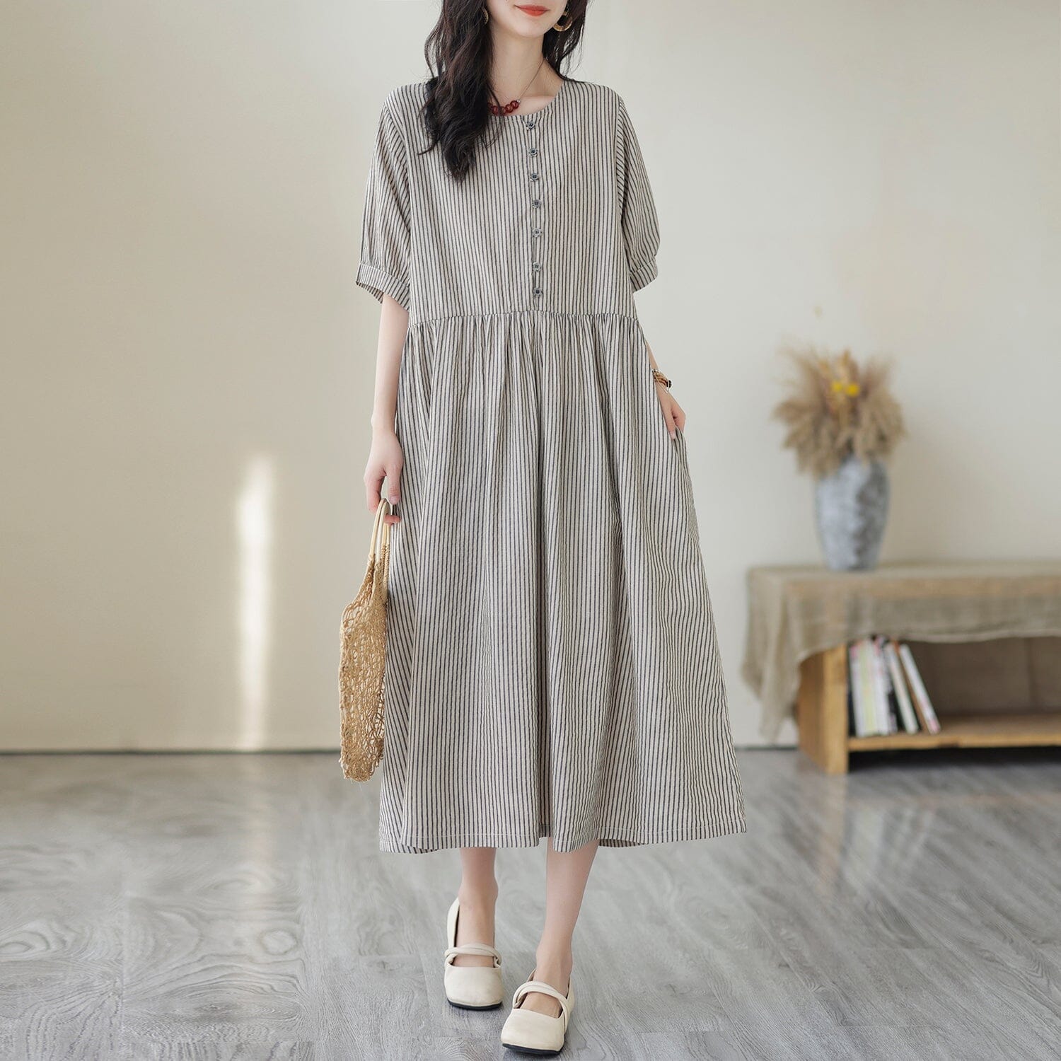 Effortlessly Elegant Dress with a Timeless Design