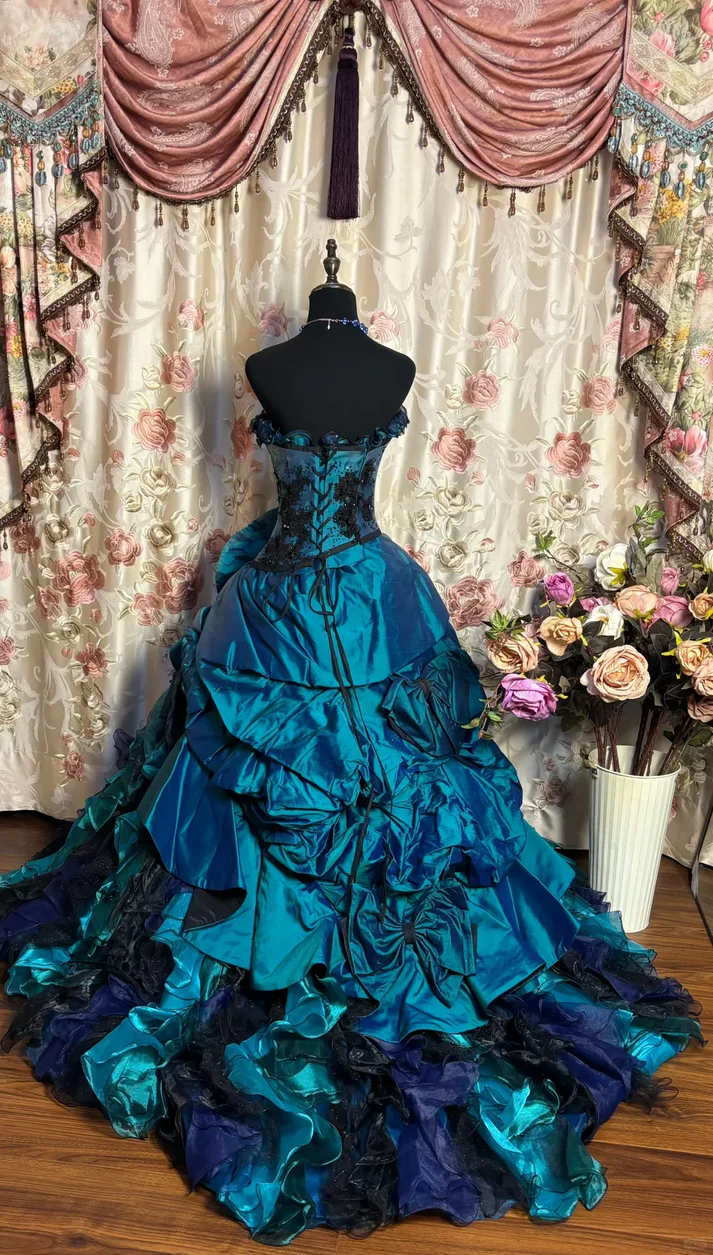 Vintage Ball Gown Strapless Satin Tulle Pleated Appliques Quinceanera Dress