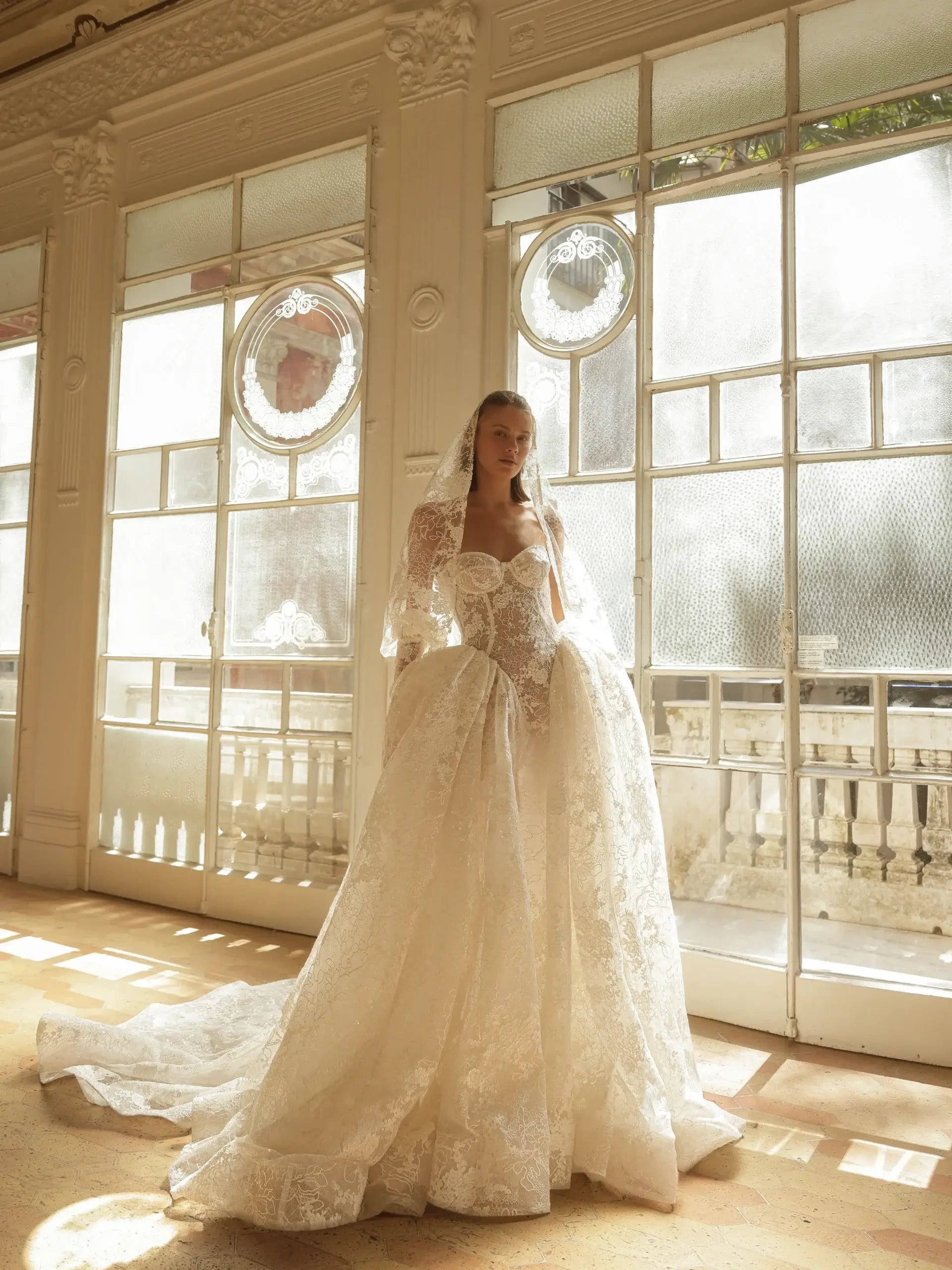 Glamorous Ivory Lace Sweetheart Nec Ball Gown Wedding Dress with Veil ZP120