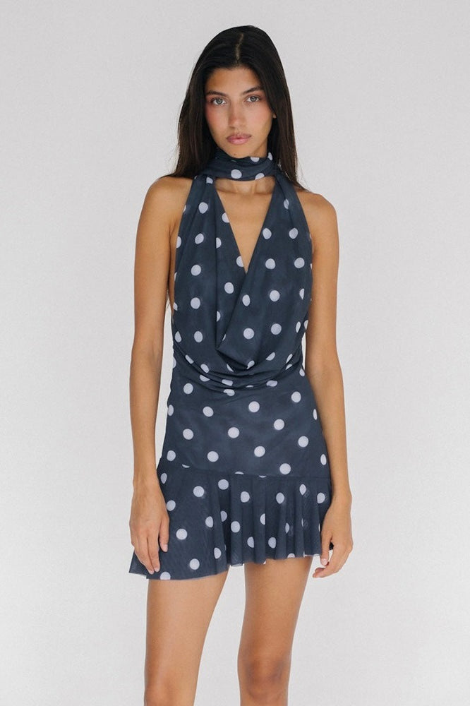 Relaxed Dress Inspired by Contemporary Streetwear Fashion 4