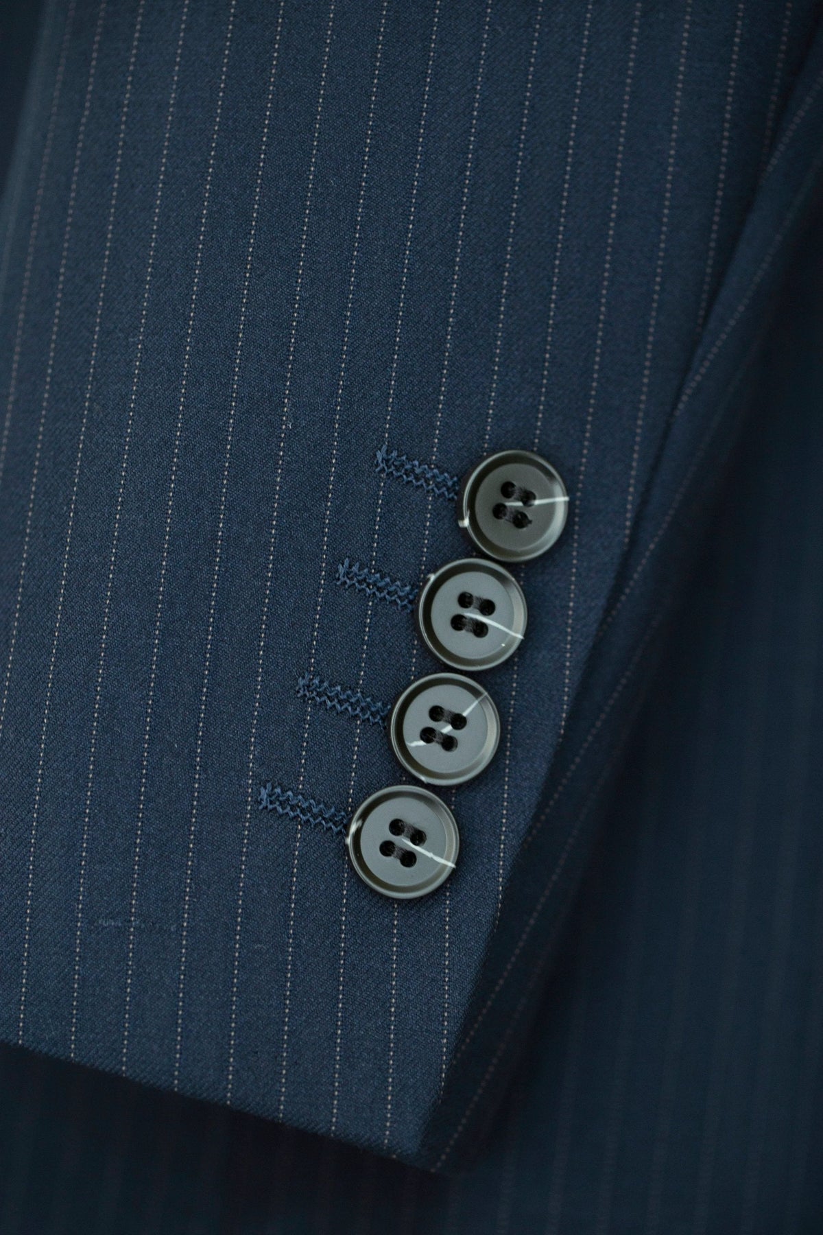 Double-Breasted Pinstripe Navy Wool Formal Suit for Groom and Business (ZD17100)
