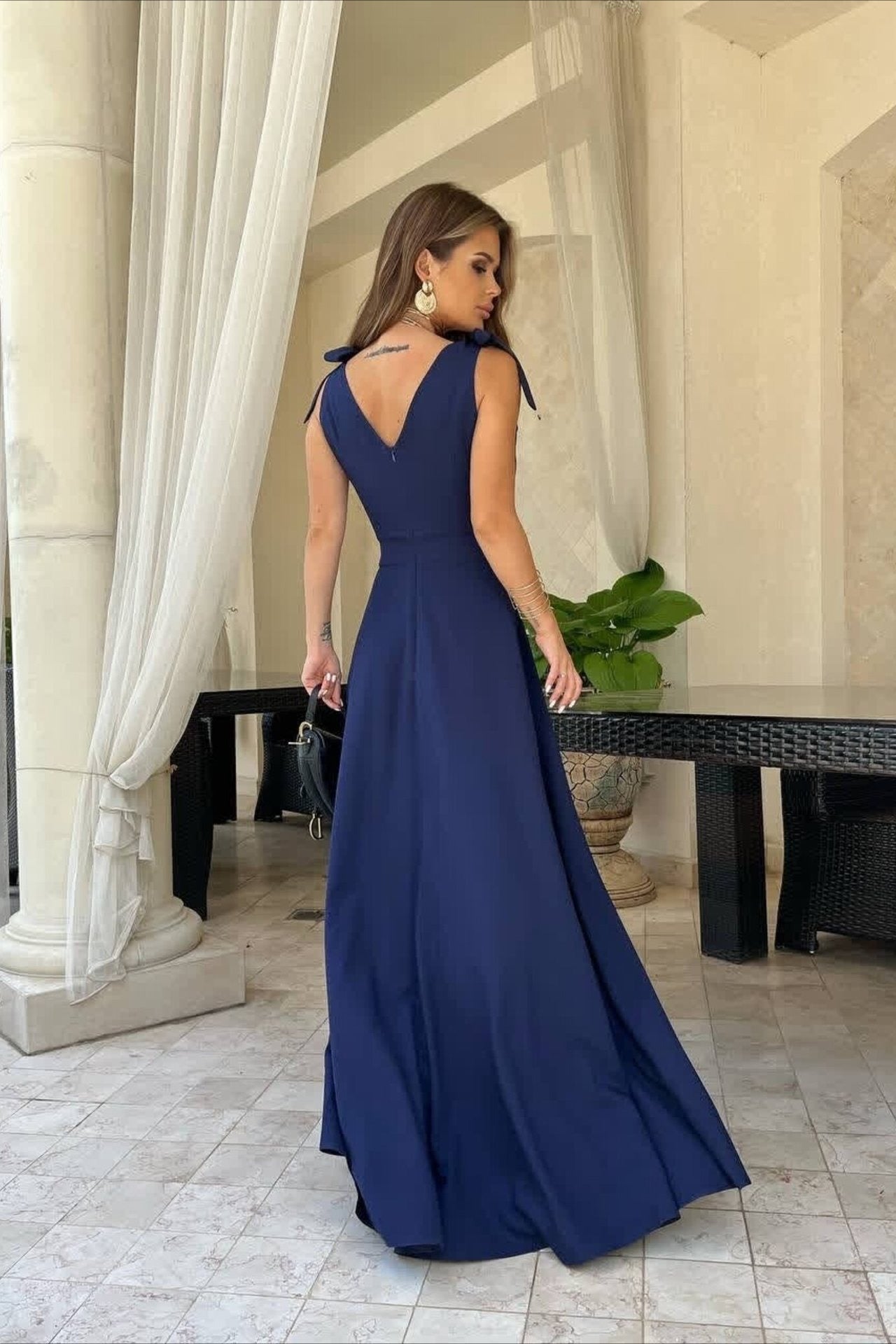 Vintage Inspired Elegant Long Sleeveless Dress for Modern Fashion Wear