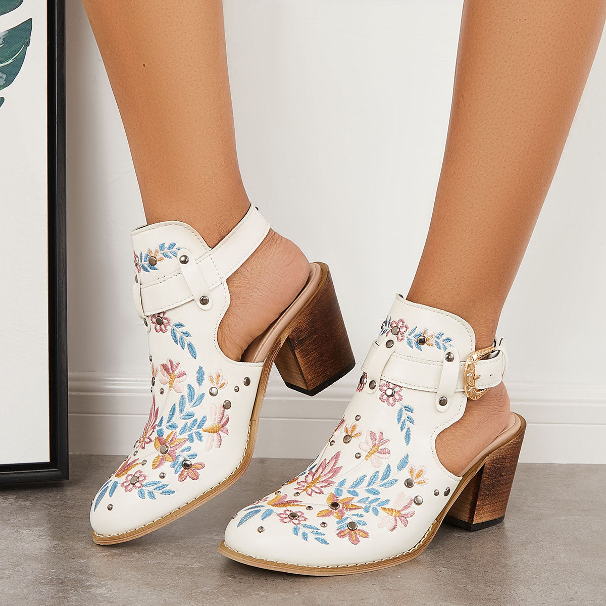 Chic Orthopedic Sandals with Unique Design