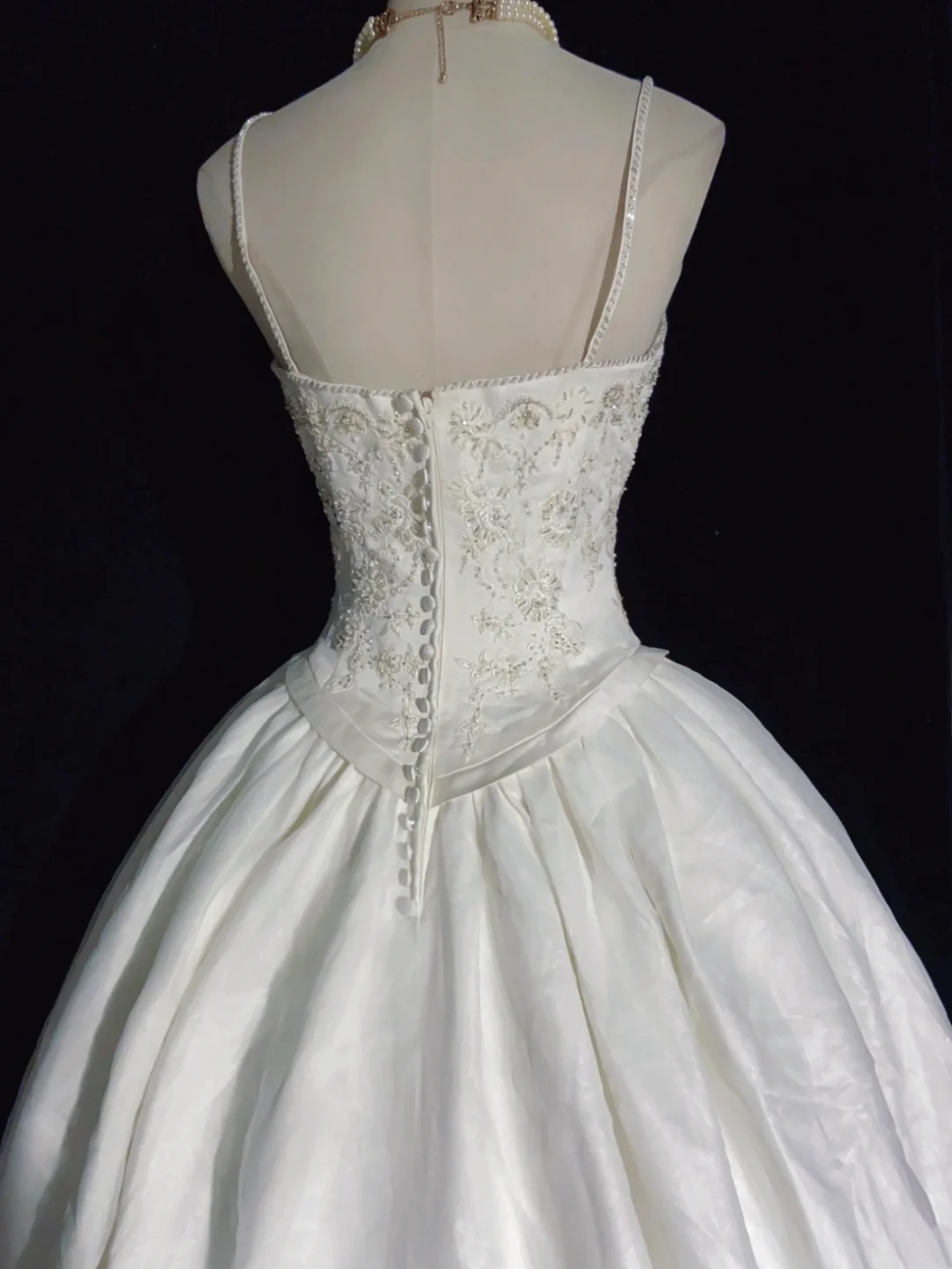 White Elegant Wedding Dress With Beads Flowers Satin Wedding Gowns  fg8593