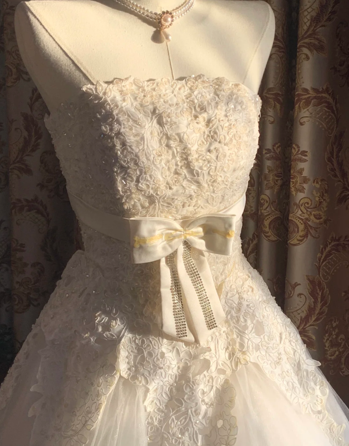 Pretty Strapless Tulle Appliques Beaded Long Wedding Dress