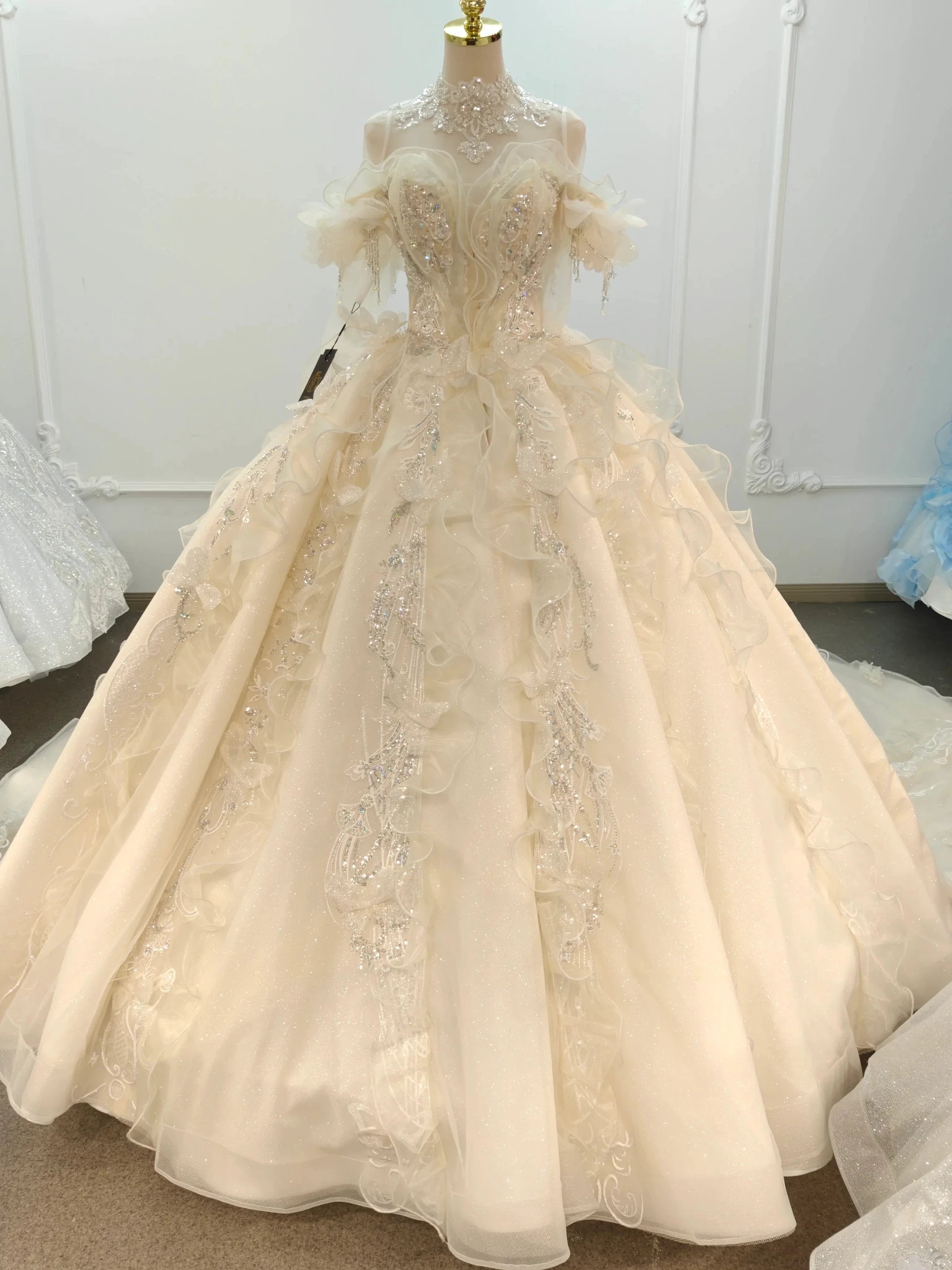 Exquisite High-Neck Tulle Ball Gown Wedding Dress with Crystal Embroidery & Ruffled Detachable Sleeves Ye-2022 (ZD16803)