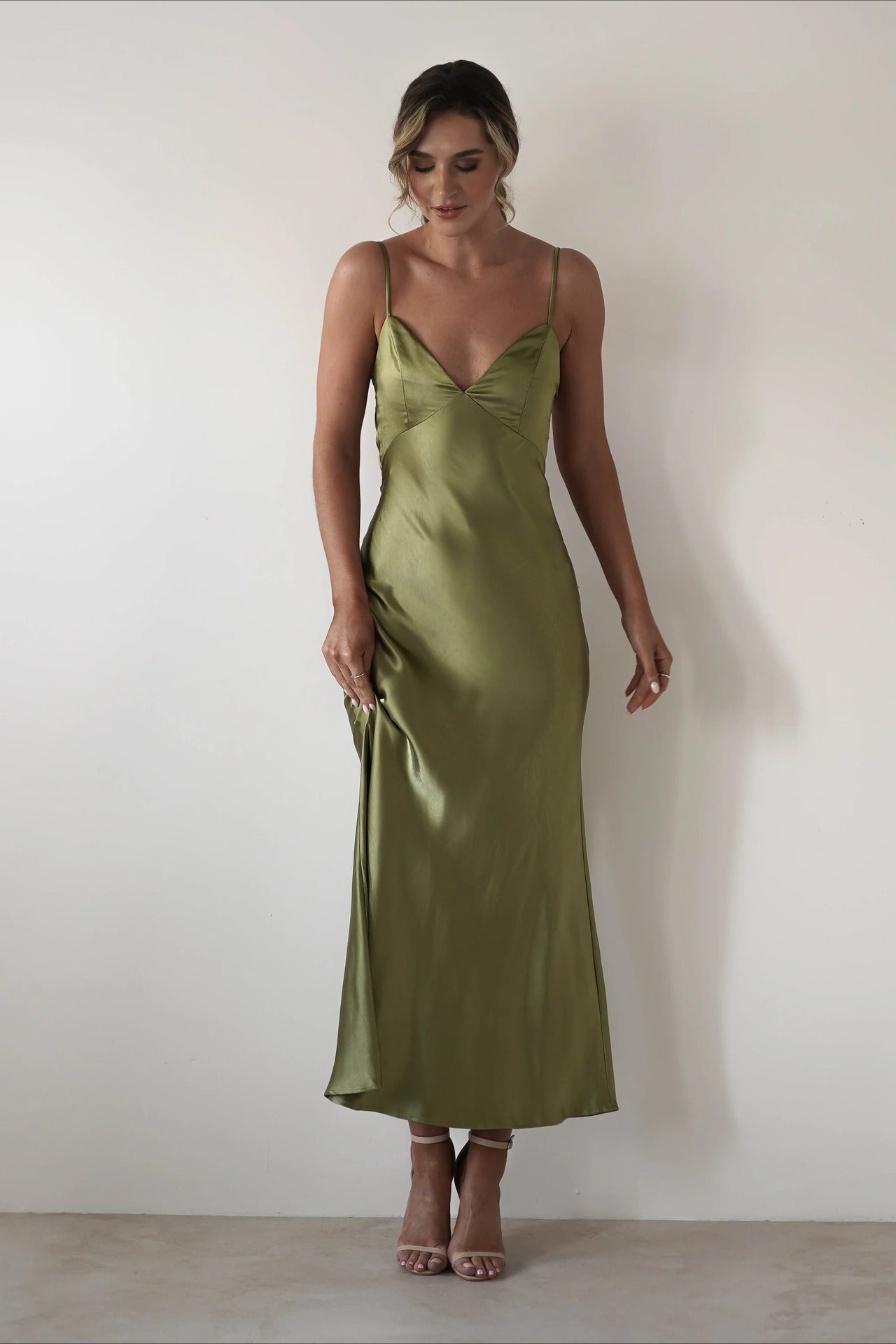 Tailored Satin Backless Tie Dress for Modern Fashion Wear