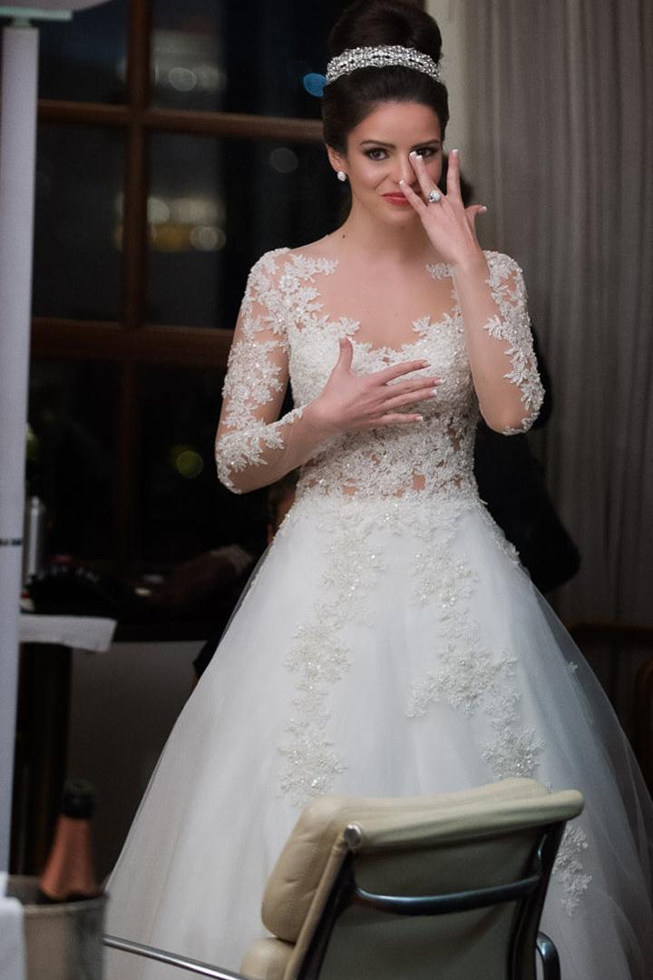 A-Line Elegant Long Sleeve Lace Bridal Gowns V-Neck Sweep Train Plus Size Wedding Dress