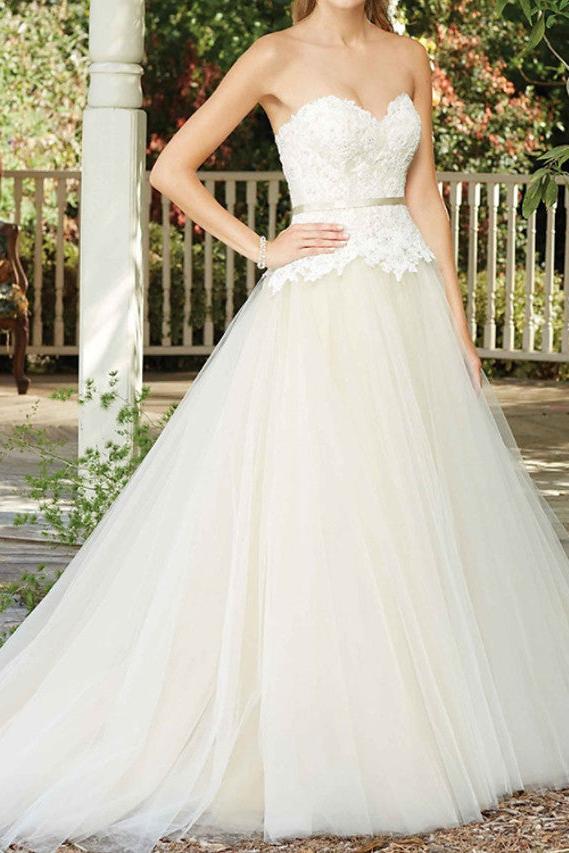 A-Line Wedding Dress Sweetheart Tulle Sleeveless Country Bridal Gowns in Color Court Train