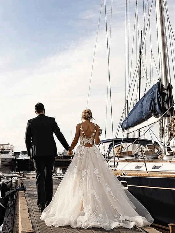 A-line Floral Applique Beach Wedding Dresses Backless Wedding Gown (ZD15301)