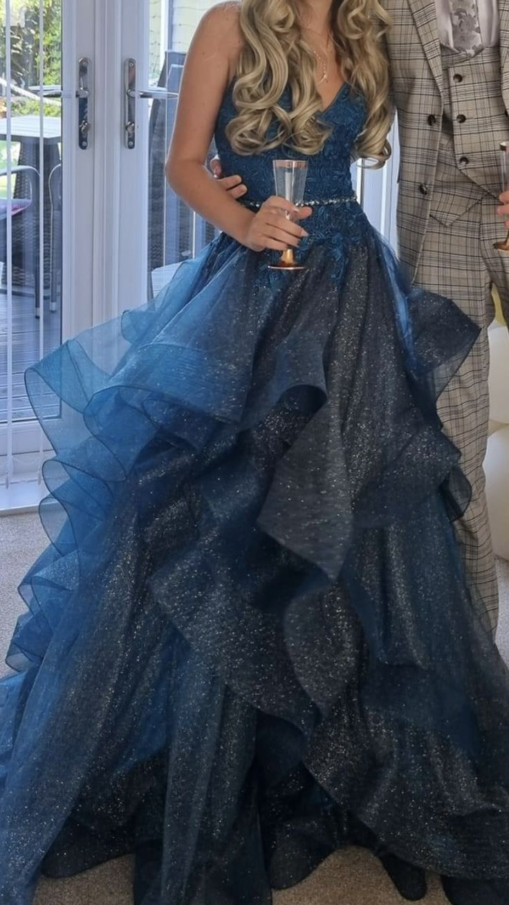 A-Line V-Neck Tulle Long Prom Dress Spaghetti Straps Applique Evening Dress