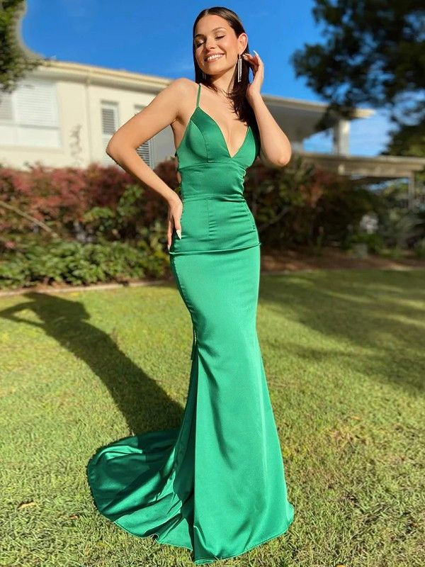 Green Sheath/Column V-Neck Prom Dresses With Criss-Cross Straps