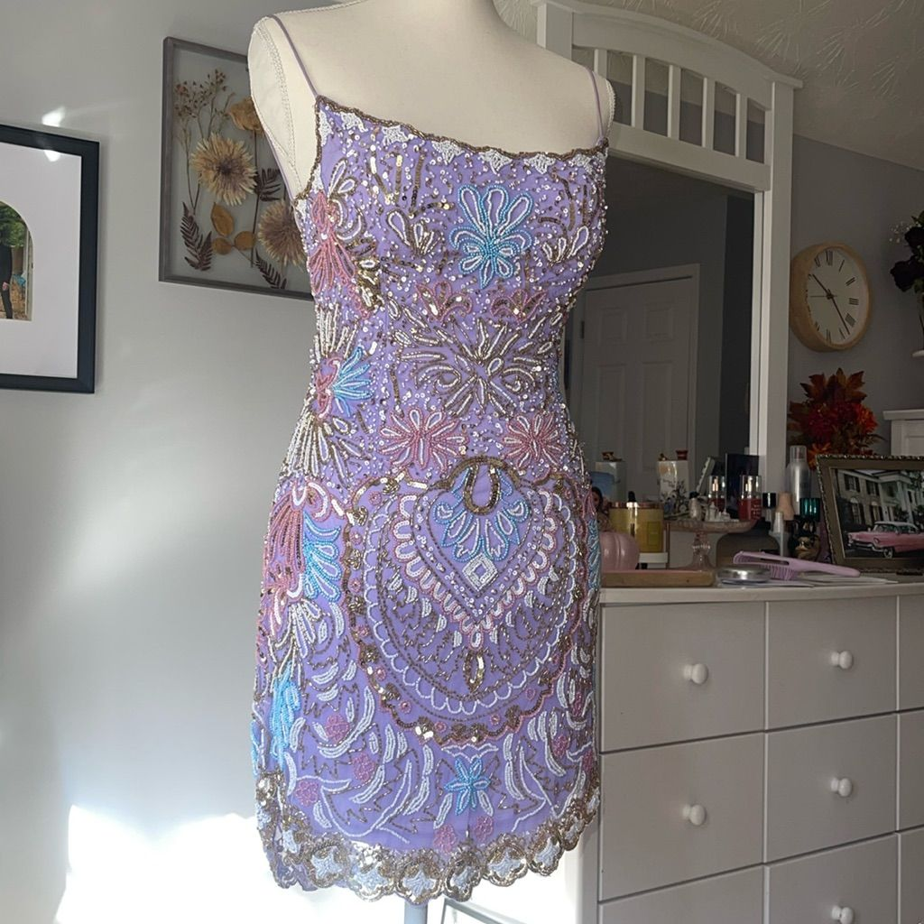 Gorgeous Lavender Spaghetti Straps Lace Sequin Beaded Sheath Cocktail Dress Backless Short Graduation Homecoming Dress D057