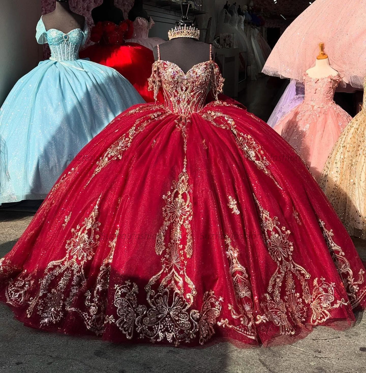 Ball Gown Off Shoulder Sleeveless Spaghetti Straps Beaded Crystal Gold Appliques Red Tulle Quinceanera Dress Birthday Party Gown