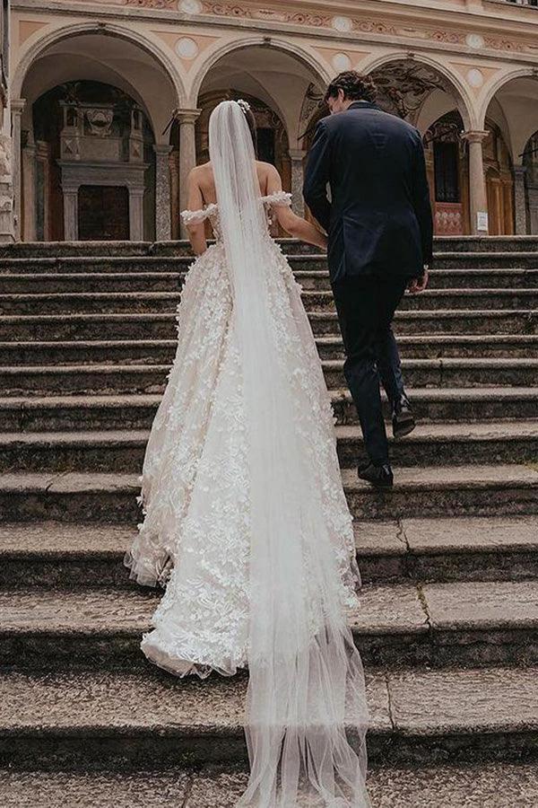 Ball Gown Off the Shoulder Tulle Wedding Dresses with Lace Appliques (ZD16222)