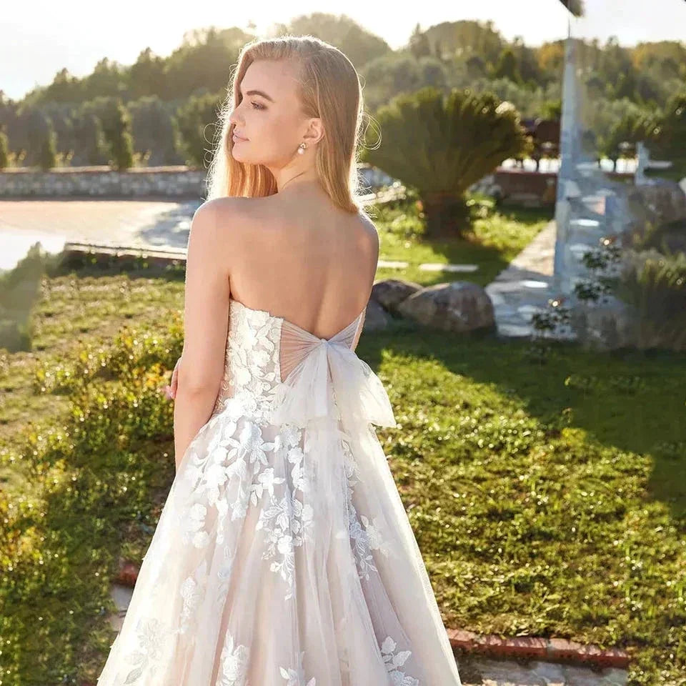 Beach Ivory Wedding Dresses for Women 2023 Summer Sweetheart A-Line Floor Length Illusion Bride Dress Bow Back Lace Applique (ZD14094)