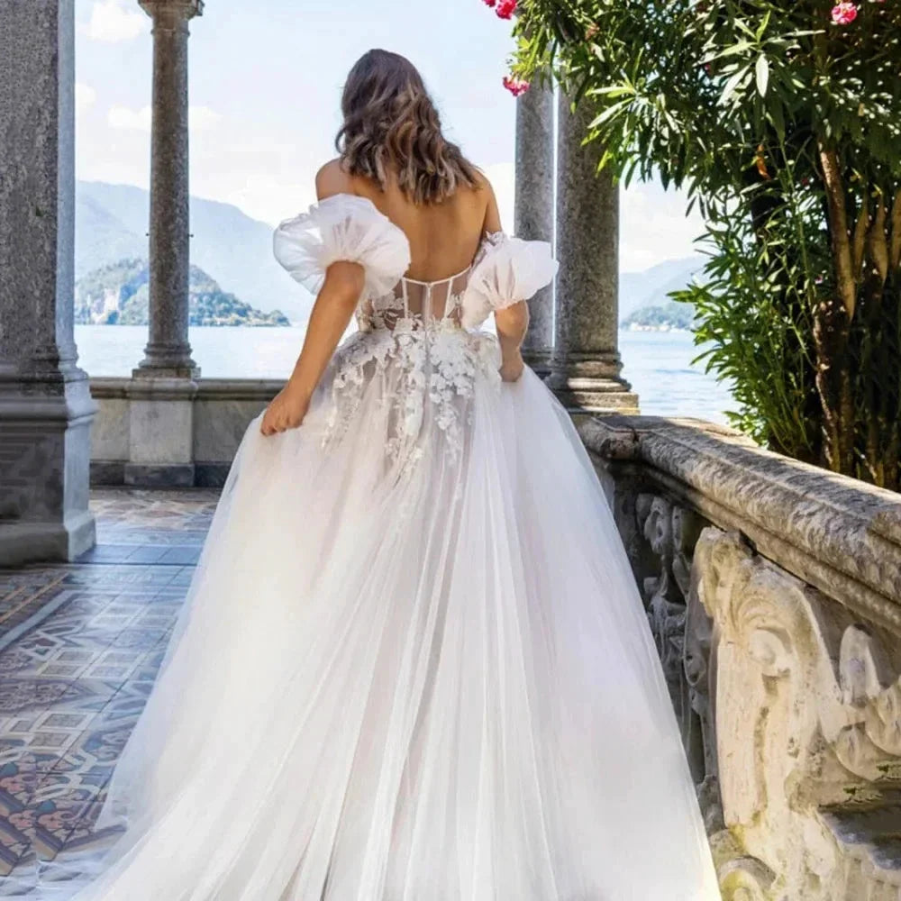 Beauteous Lace Appliques Wedding Dress Sweetheart Short Puffy Sleeves Bridal Gown Zipper Back Court Train Vestidos De Novia (ZD13395)