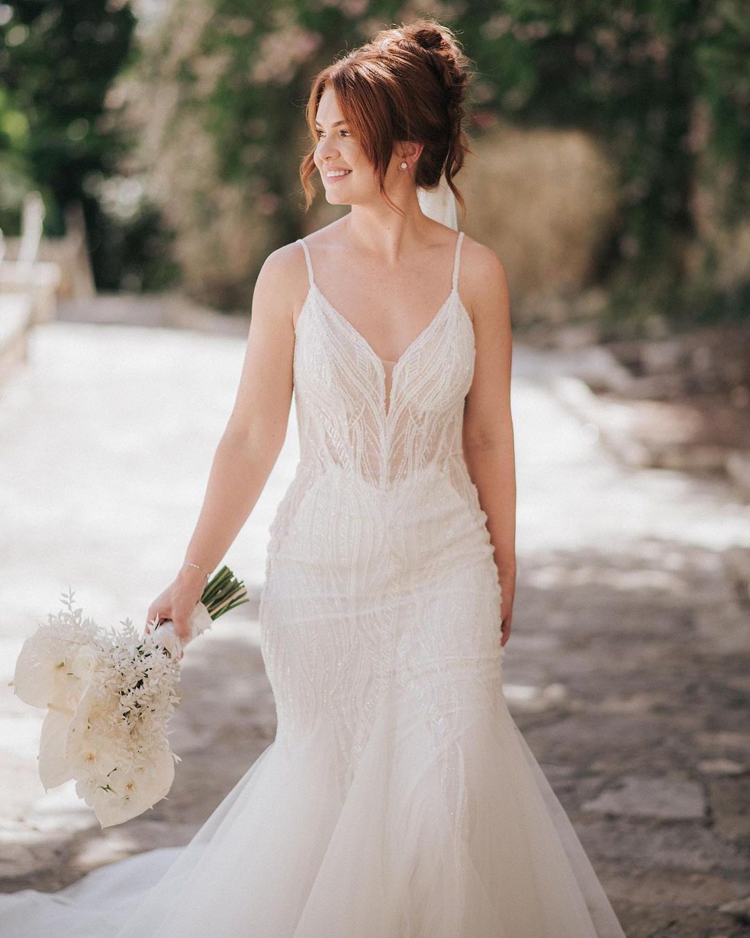 Beautiful Long Mermaid Spaghetti Strap V-neck Lace Sleeveless Backless Wedding Gown (ZD17462)