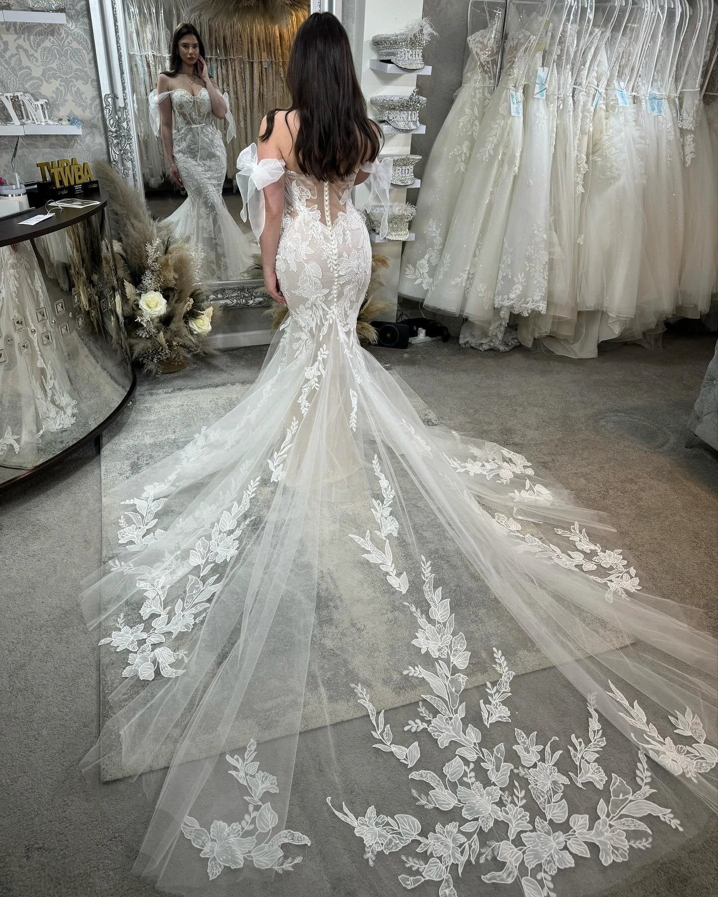 Beautiful Mermaid Sweetheart Sleeveless Appliques Tulle Lace Wedding Dresses (ZD15586)