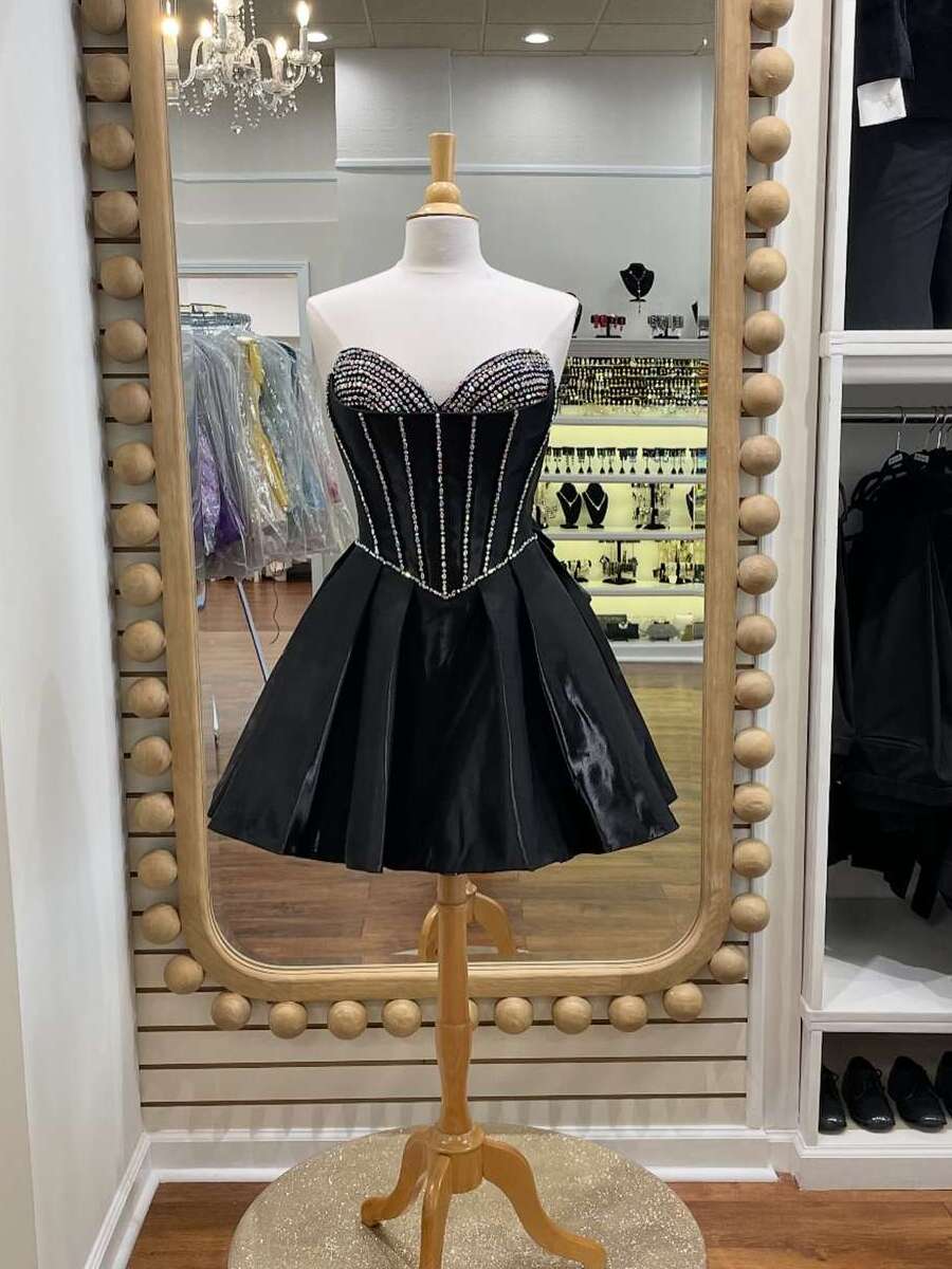 A-line Beaded Sweetheart Short Homecoming Dress