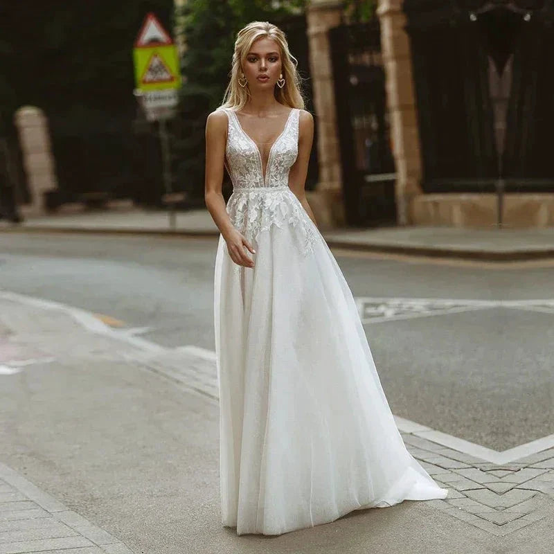 Boho Wedding Dresses V-Neck Appliques Lace A-Line Tulle Wedding Gown Beach Simple Bridal Dress bestidos de novia (ZD13301)
