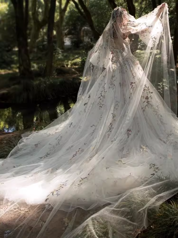 Luxury Ball Gown Off The Shoulder Short Sleeves Flowers Lace Wedding Dress C173