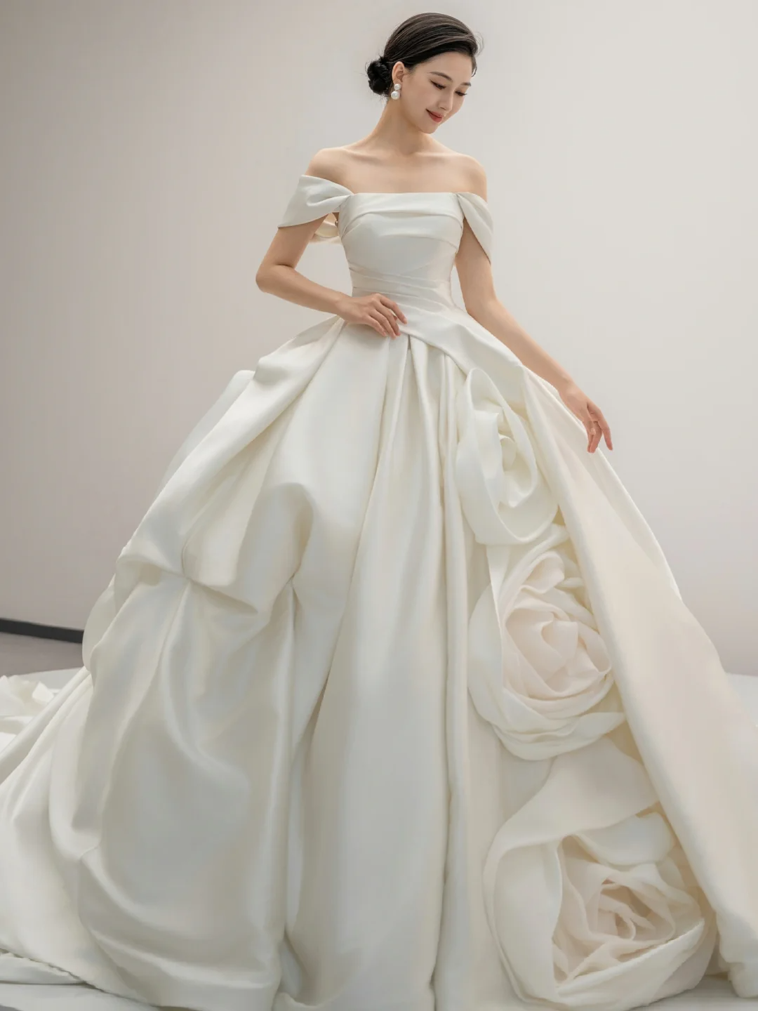 Elegant Ball Gown Off The Shoulder Satin Flowers Long Wedding Dresses