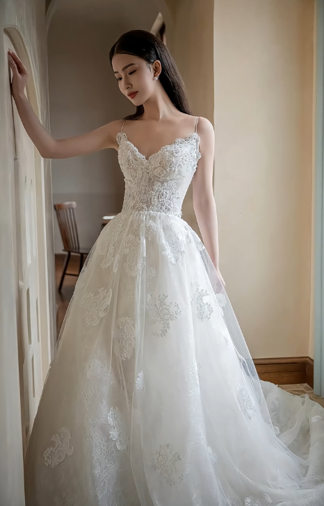 Dreamy Ball Gown Spaghetti Straps Tulle Lace Applique Long Wedding Dresses - View 5 | FashionDia