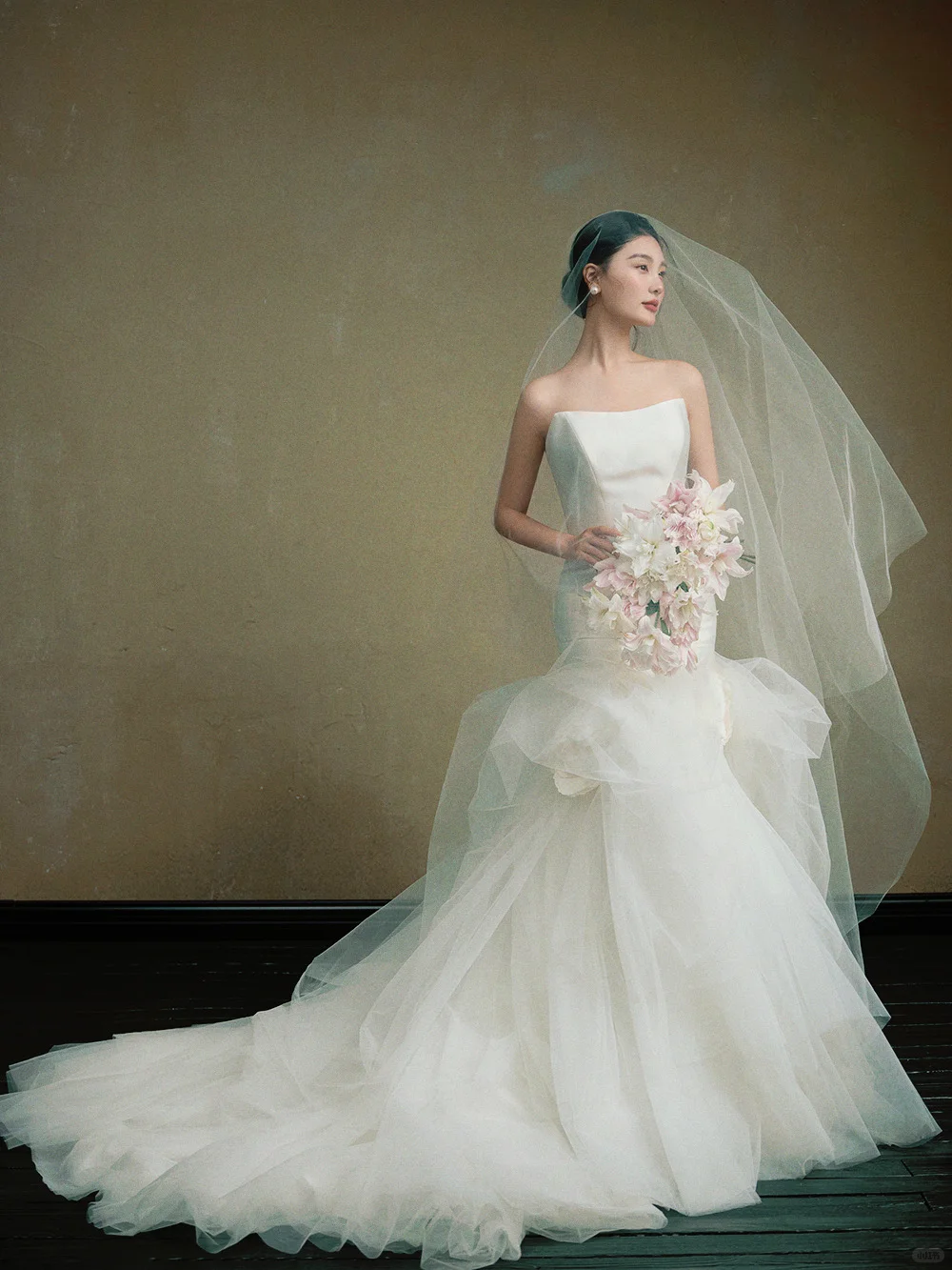 Elegant Mermaid Strapless Satin Tulle With Veil Long Wedding Dresses