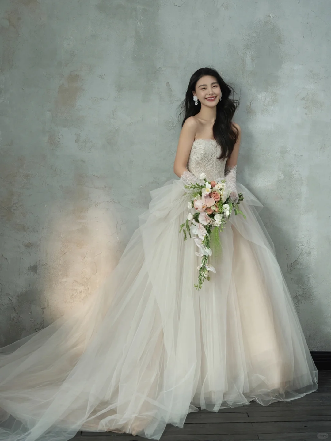 Vintage Ball Gown Strapless Tulle Lace With Gloves Long Wedding Dresses