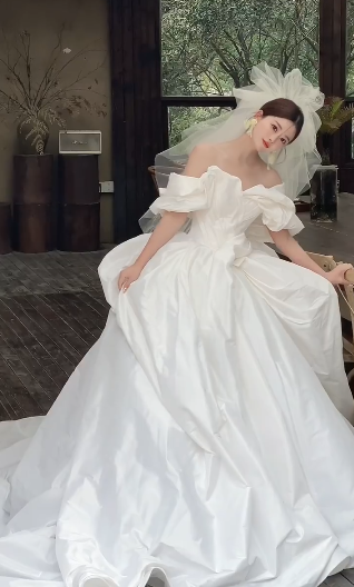 Elegant Ball Gown Off The Shoulder Satin With Veil Long Wedding Dresses
