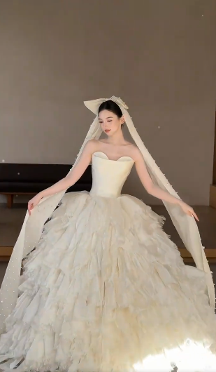 Pretty Ball Gown Starpless Satin With Veil Long Wedding Dresses