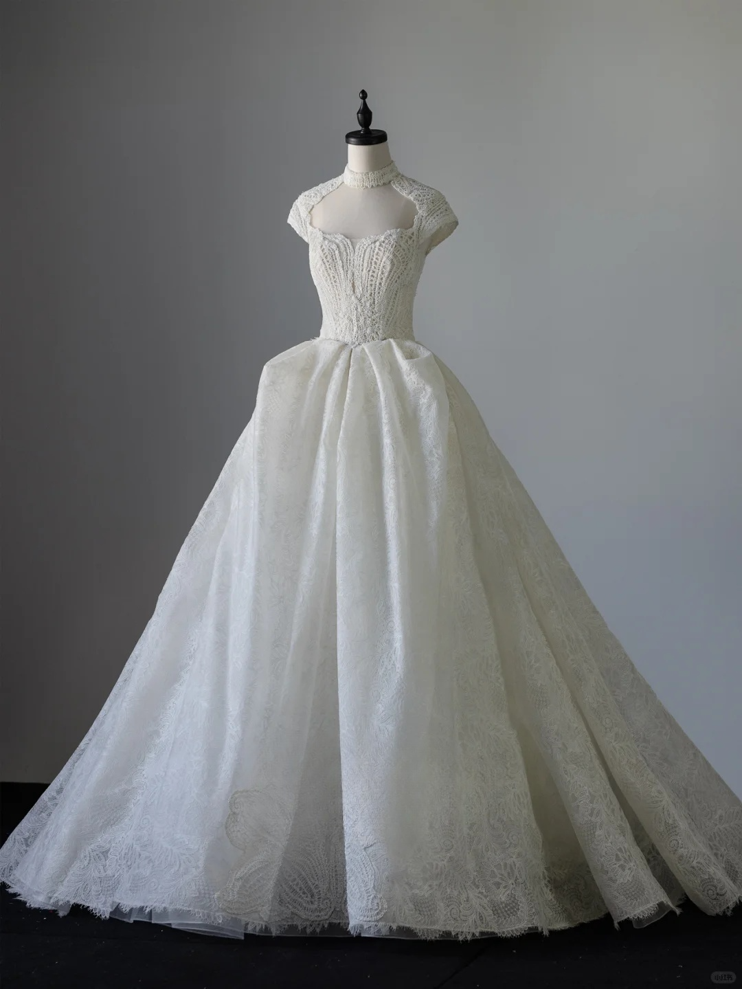 Chic A Line Halter Tulle Lace Long Wedding Dresses