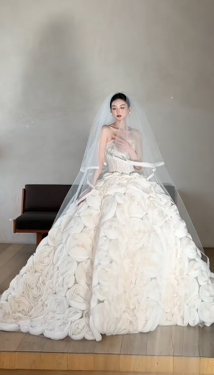 Unique Ball Gown Starpless Tulle With Veil Long Wedding Dresses