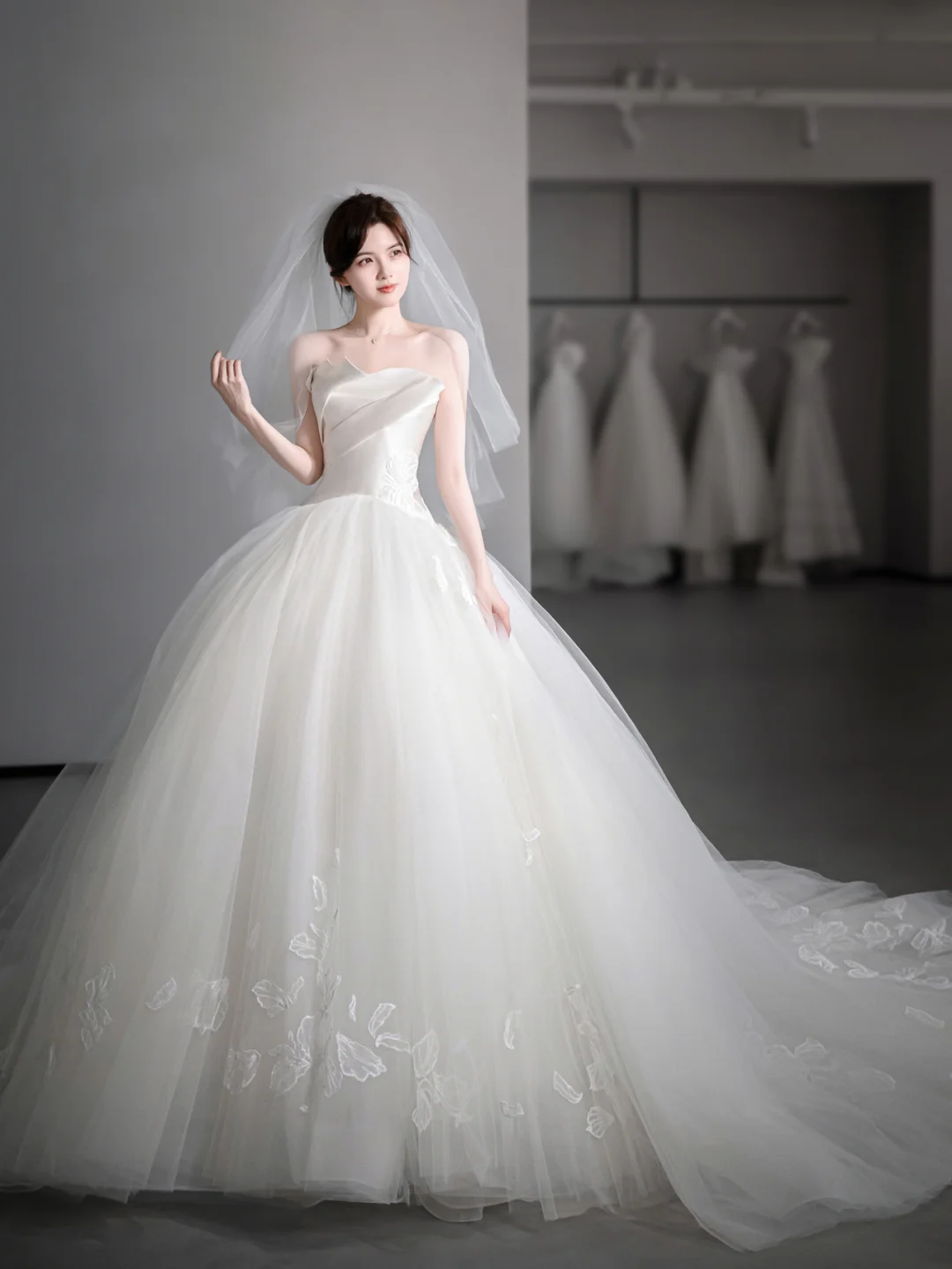 Elegant Ball Gown Strapless Satin Tulle With Veil Long Wedding Dresses