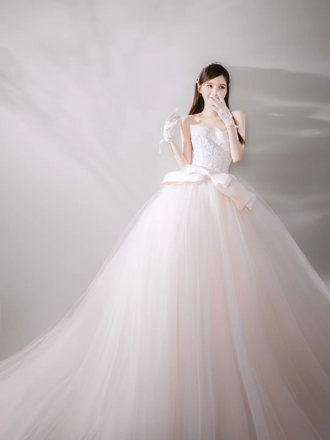Elegant Ball Gown Strapless Tulle Lace Bow With Gloves Long Wedding Dresses