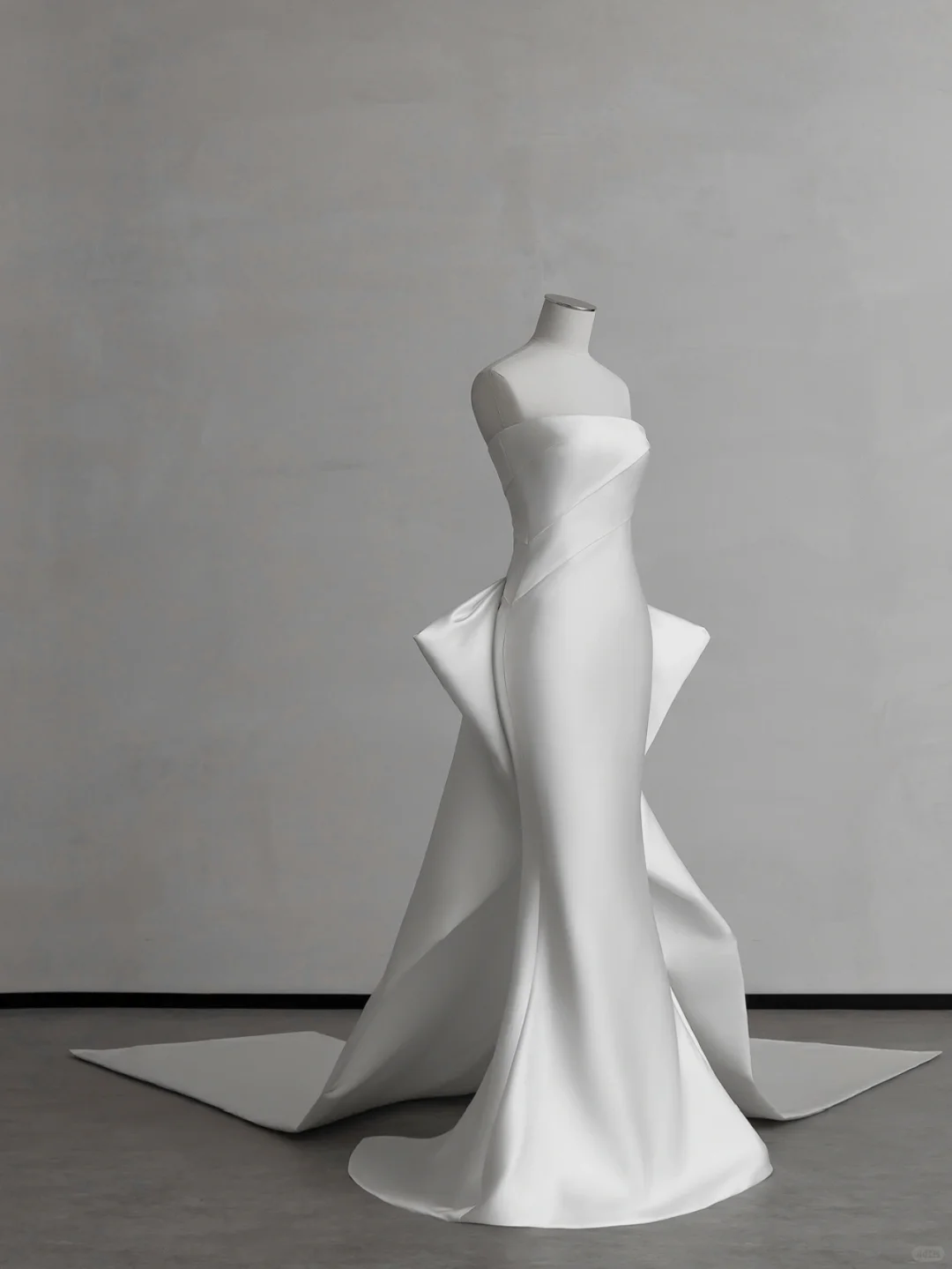 Simple Elegant Mermaid Strapless Satin Long Wedding Dresses