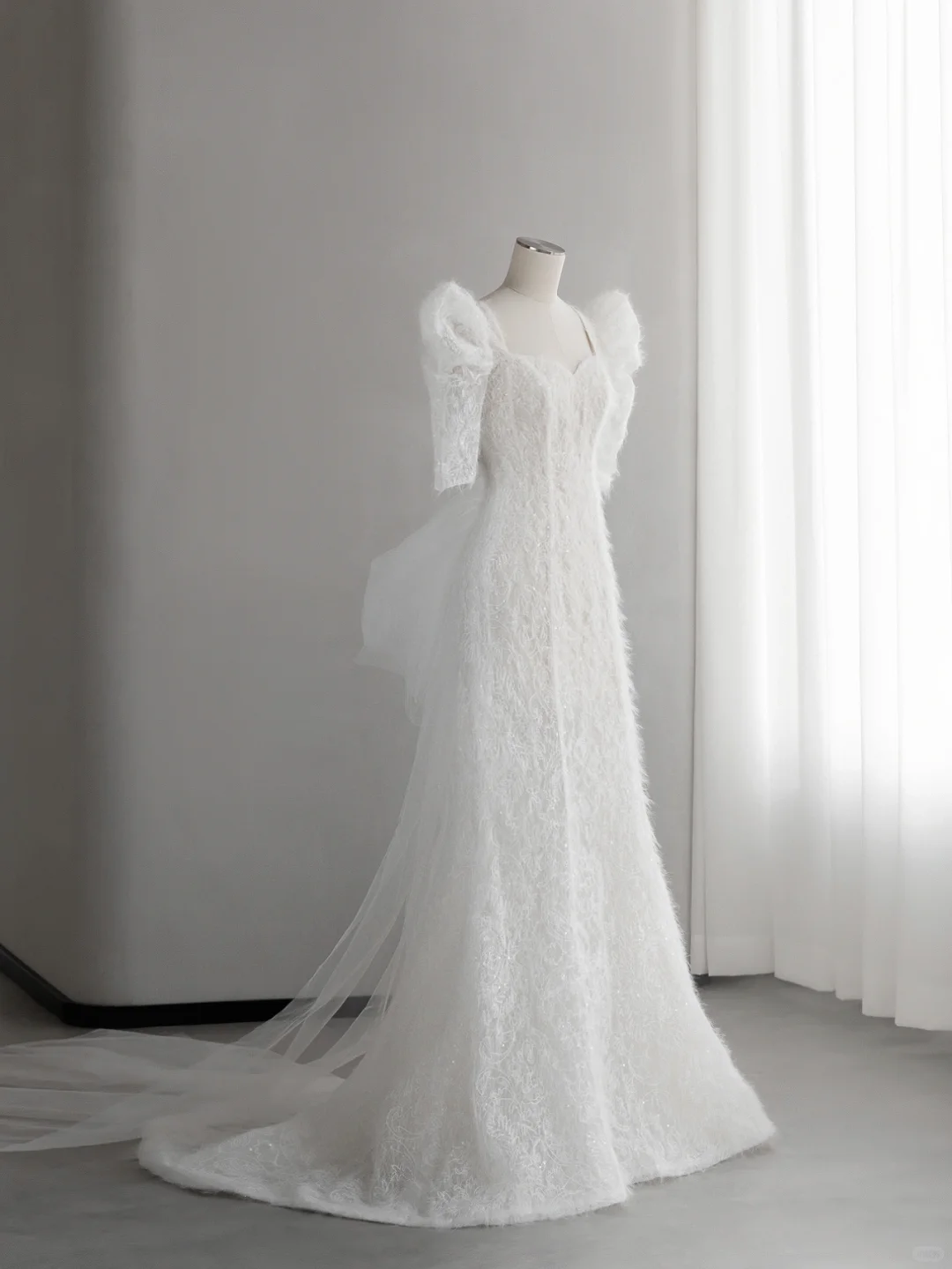 Chic Pretty Mermaid Satin Tulle Feather Short Sleeves Long Wedding Dresses